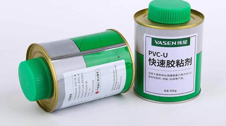 PVC胶水要涂刷到位，饱满，禁止漏刷！